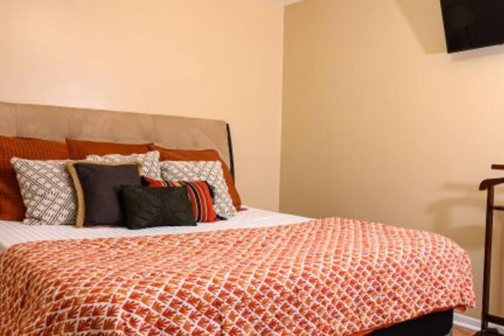 Great 2 Bedroom Condo,Free Parking,Easy Commute. 어빙턴 외부 사진